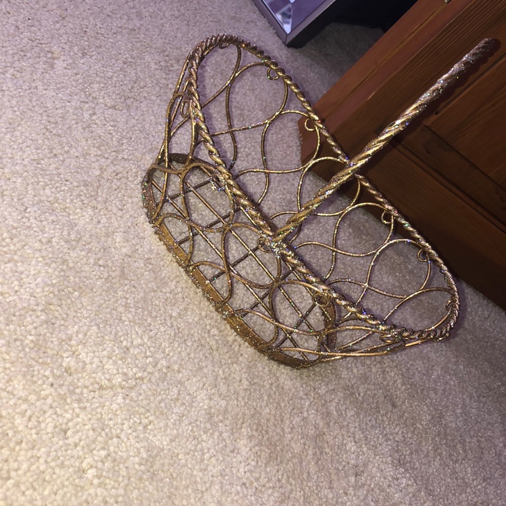 gold sparkly basket
